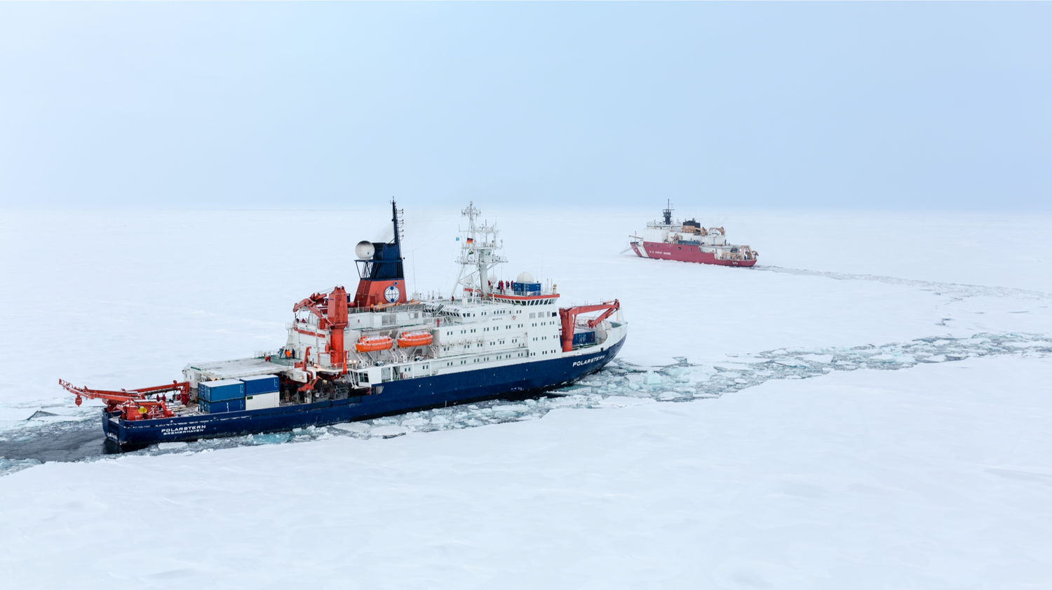 Rencontre des brise-glaces FS Polarstern et USCGC Healy au Pôle Nord, le 7 septembre 2015